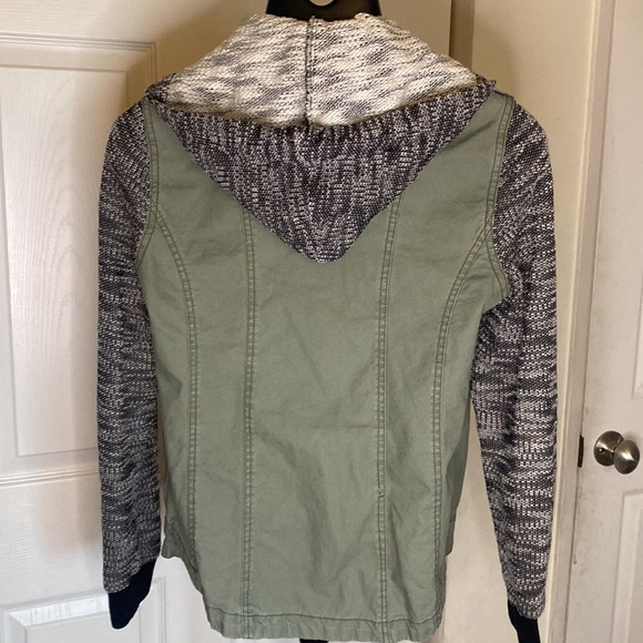 Lightweight jacket - Picture 2 of 3